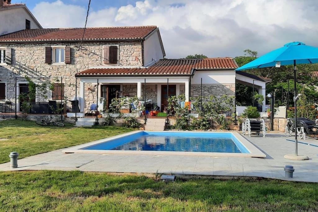 Holiday Home For 8 People, Pool + Sea View Vilanija Kültér fotó