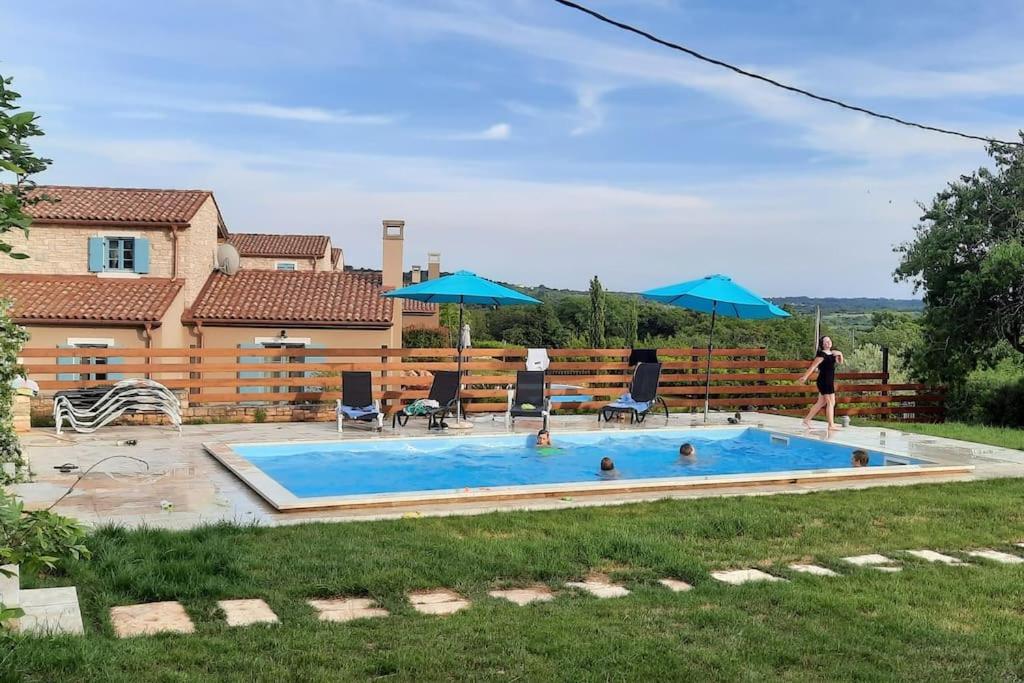 Holiday Home For 8 People, Pool + Sea View Vilanija Kültér fotó