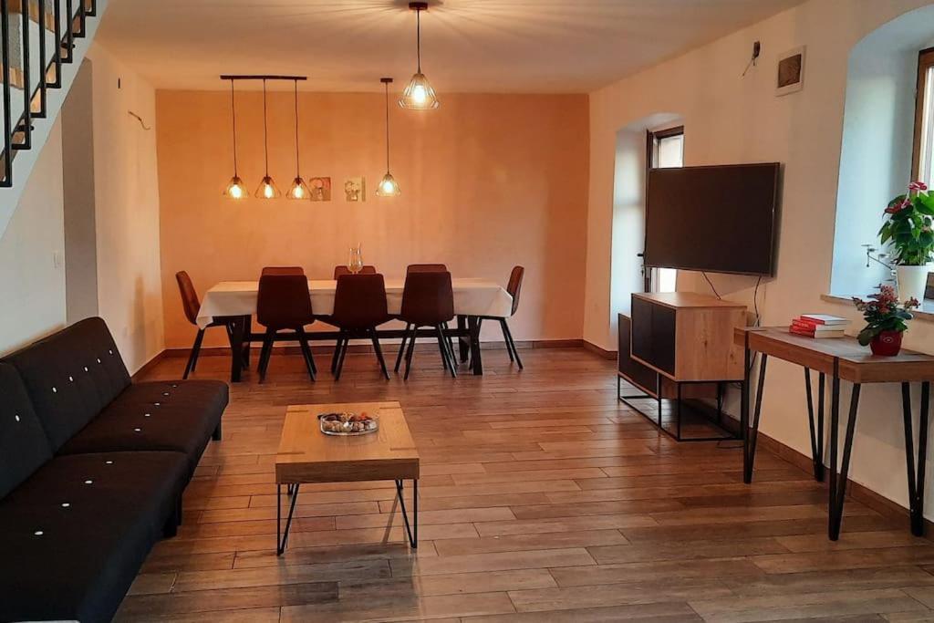 Holiday Home For 8 People, Pool + Sea View Vilanija Kültér fotó