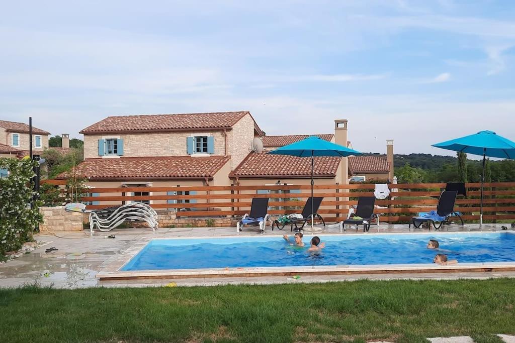 Holiday Home For 8 People, Pool + Sea View Vilanija Kültér fotó