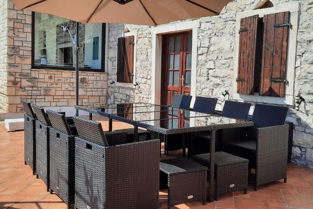 Holiday Home For 8 People, Pool + Sea View Vilanija Kültér fotó
